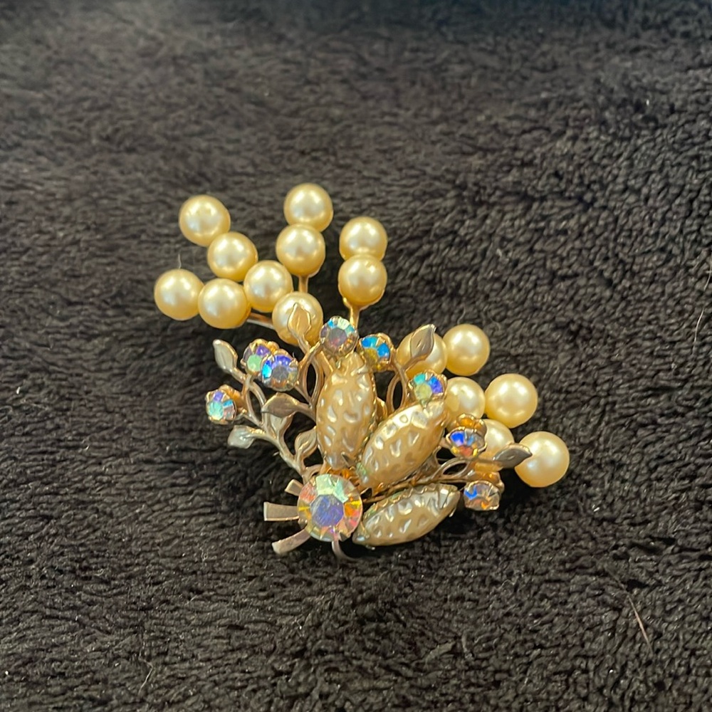 Vintage art deco brooch